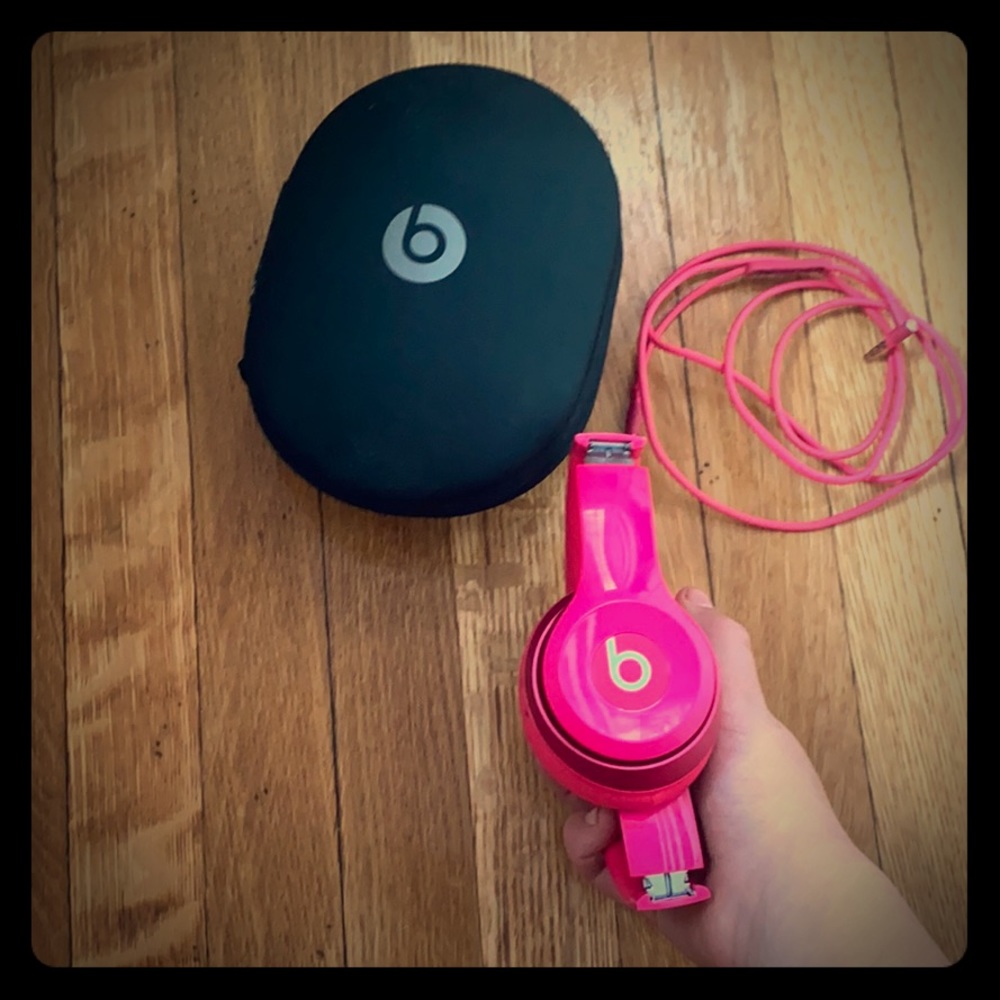dr dre beats with case and connector